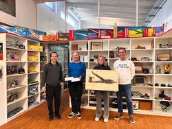 Eileen thanks mk messtechnik with a self-made artistic creation