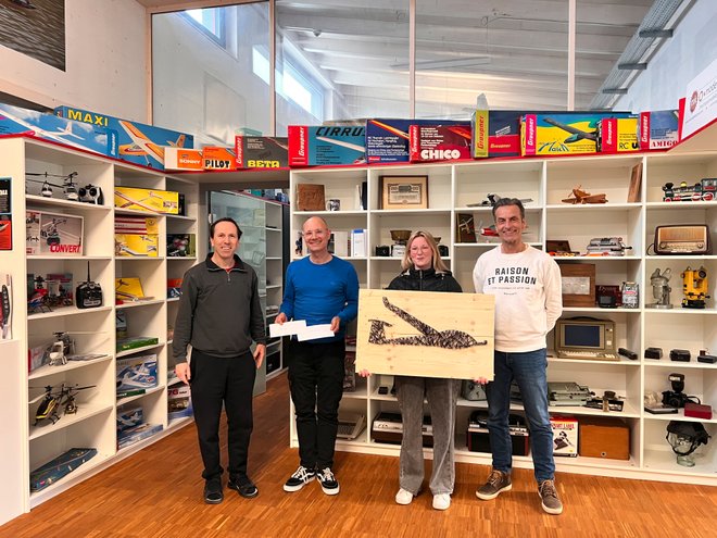 Eileen thanks mk messtechnik with a self-made artistic creation