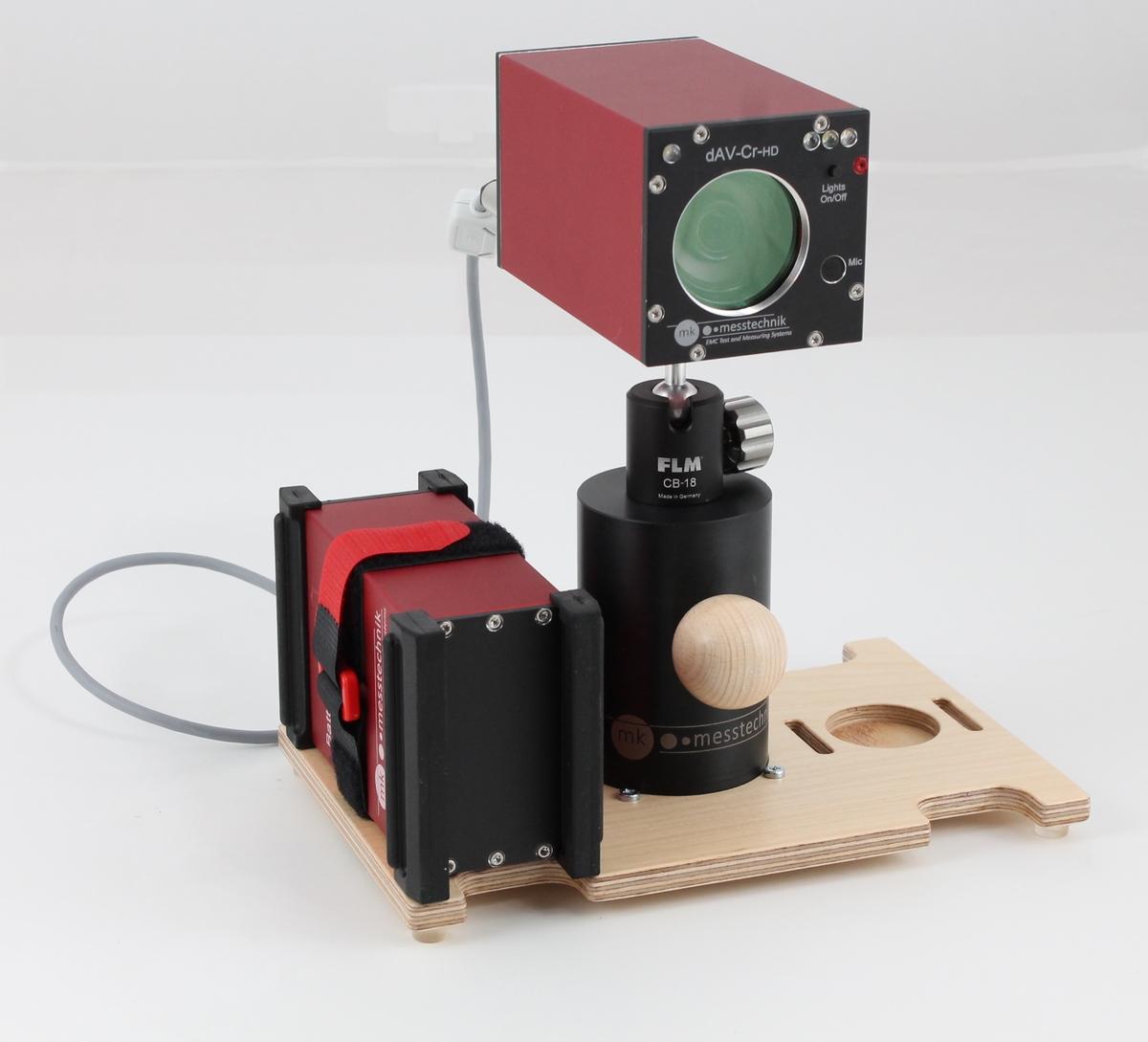 Monopod head with camera and ballhead