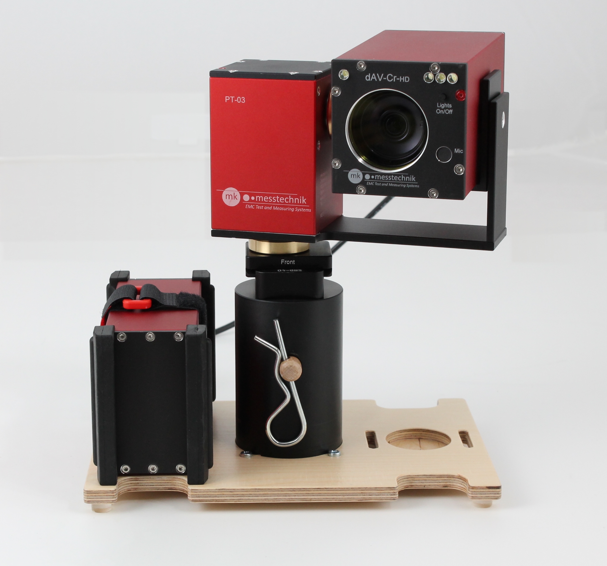 Close up of our monopod with camera, pan/tilt unit and battery pack