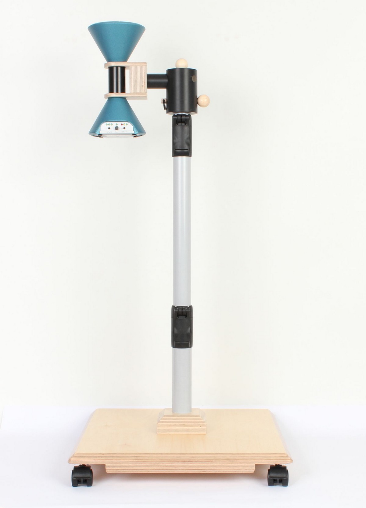 Monopod with vertically mounted ReFrad